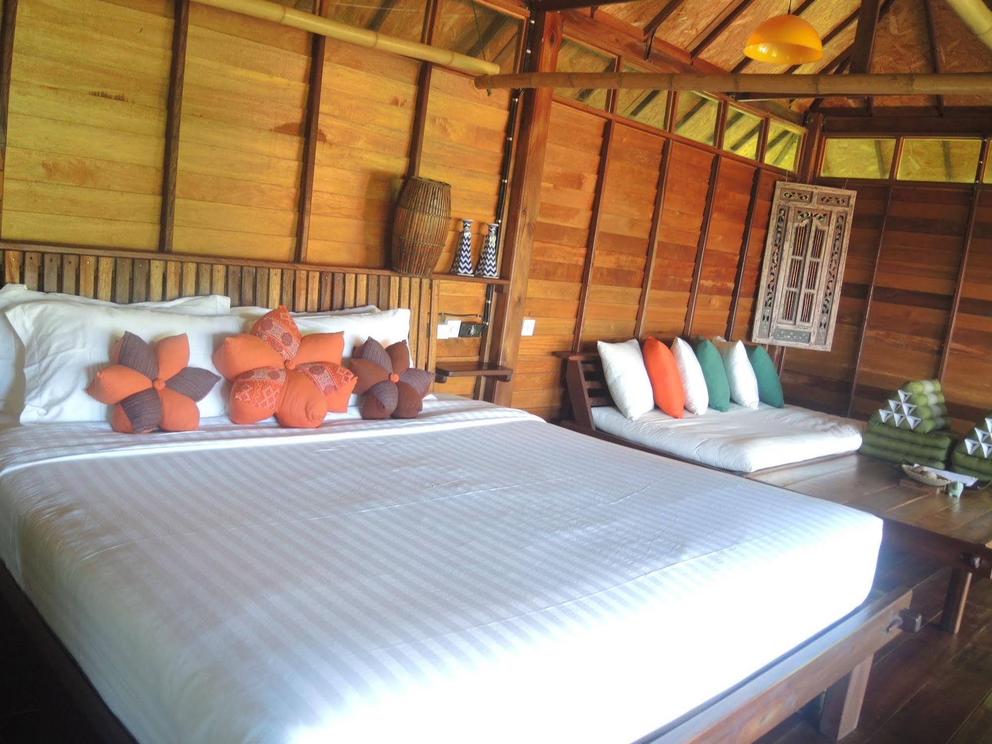 Serendipity Beach Resort Koh Lipe Ngoại thất bức ảnh